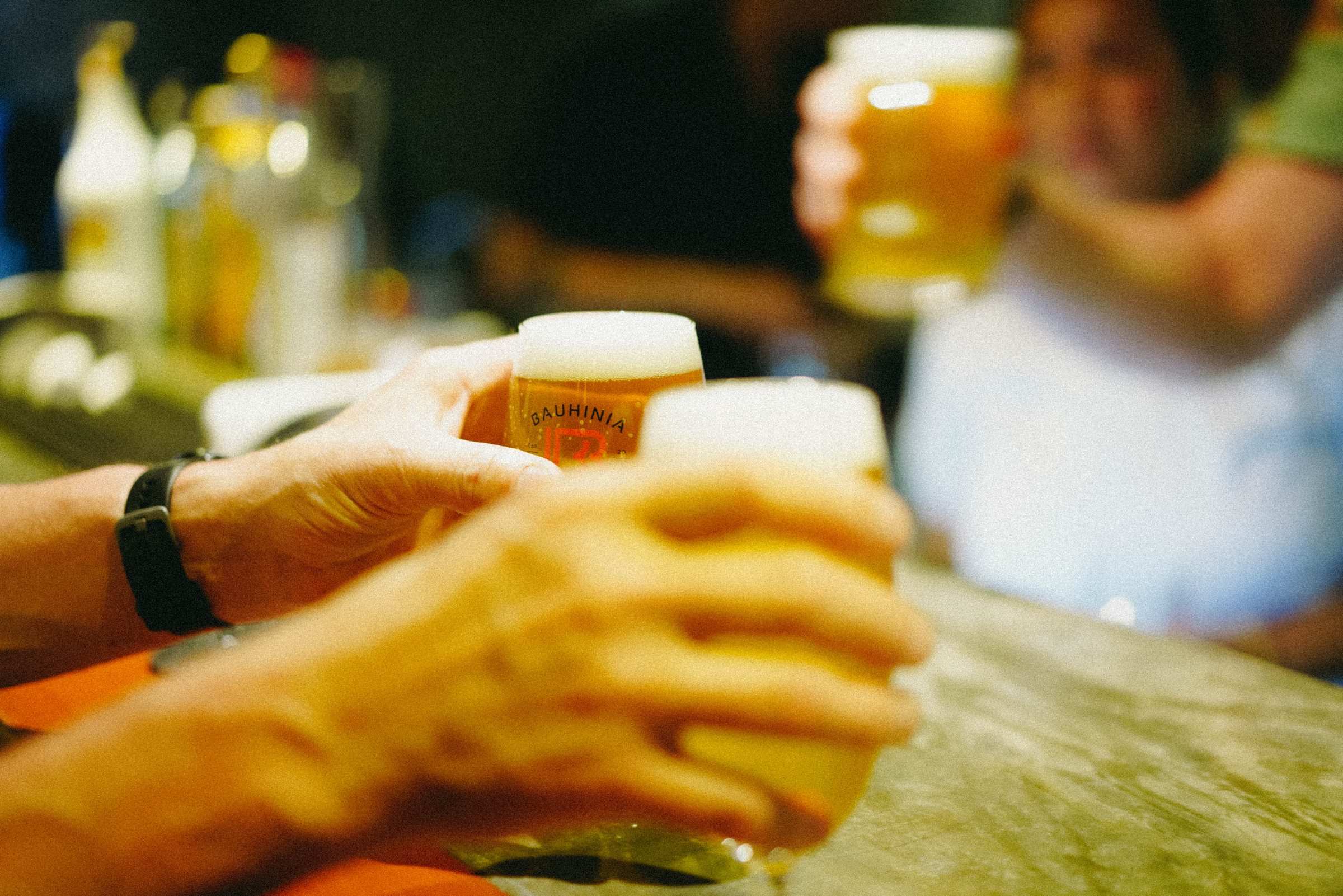 Proosten met craftbier